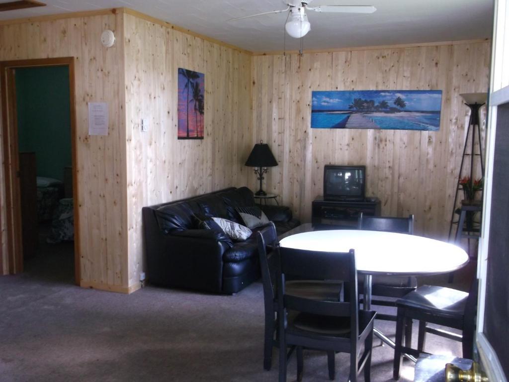 Chalkley'S Sandy Bay Cottage Resort Nipissing Beach Exterior photo